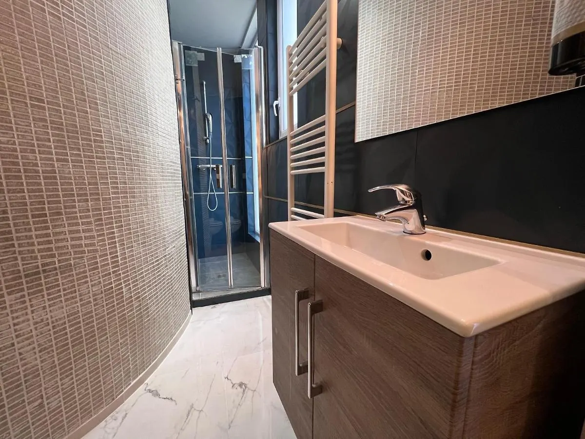 ***  Hotel Tilde Paris France